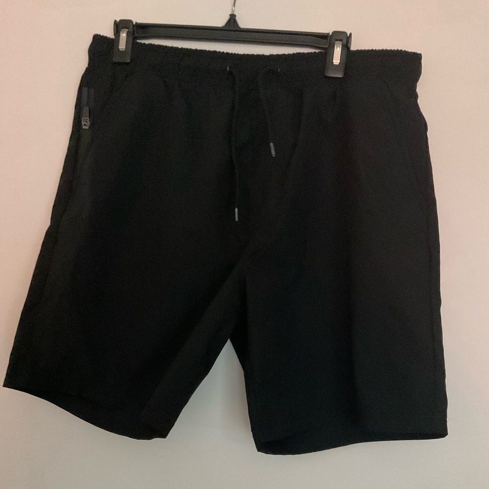Southpole Authentic Collection "Standard Issue" Workout Cargo Shorts - XL
